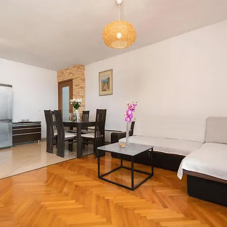 Apartment Vibe & Free Garage *