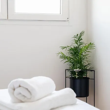 Vibe & Free Garage Apartment