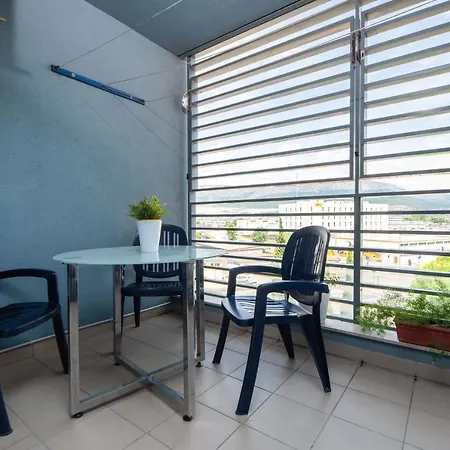 Apartment Vibe & Free Garage Split