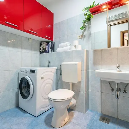 Vibe & Free Garage Apartment Split